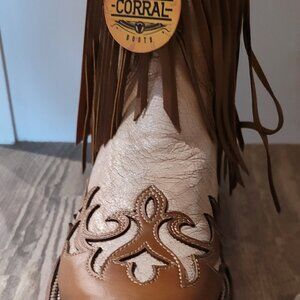 Corral women's ankle high w/side zipper, fringe, western boots  New in Box  7.5